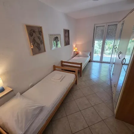 Near Center With Free Parking And Terrace 